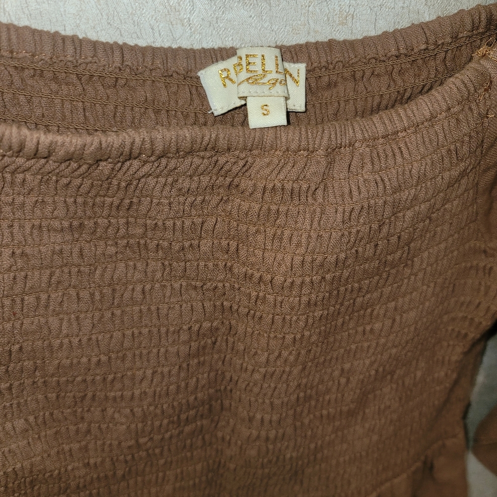 Elegant Brown Smocked Dress - Picture 4 of 4